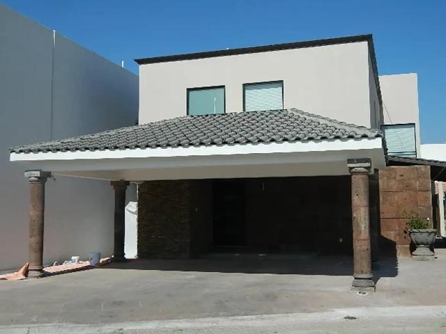 RENTA CASA EN COMPUERTAS DEL CAMPESTRE