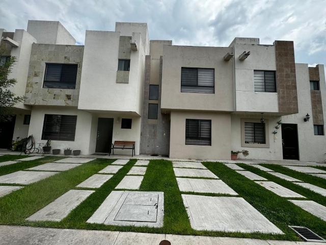 Renta casa en Condominio en el Fracc Rincones del Marqués Qro Mex