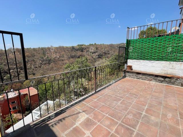 Renta casa en condominio en Lomas Tetela R173
