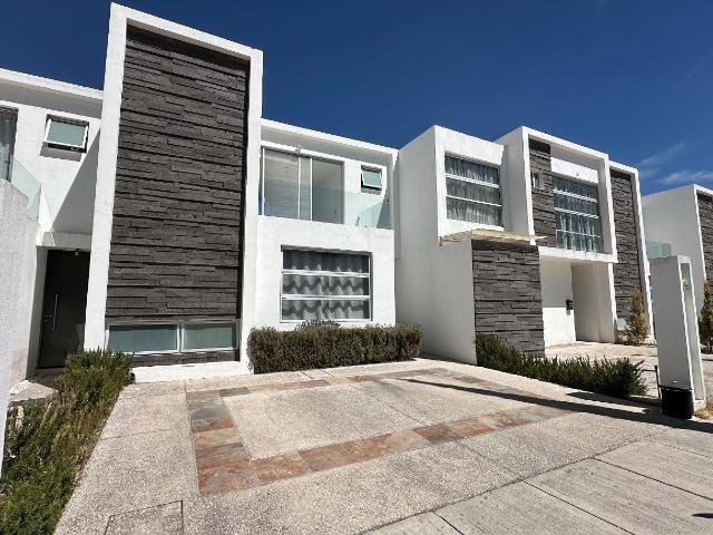 RENTA CASA EN CONDOMINIO NURA AL NORTE DE AGUASCALIENTES AMK