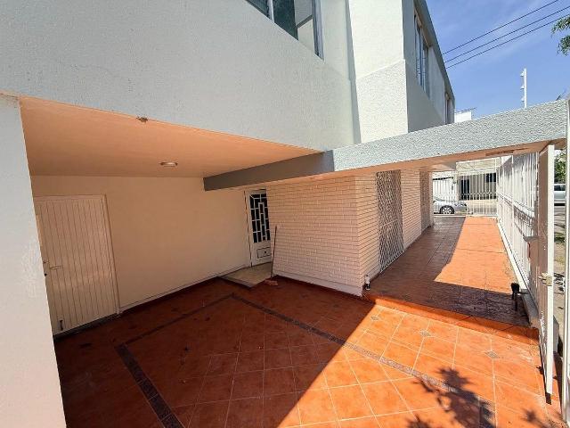 renta casa en esquina ladron de guevara