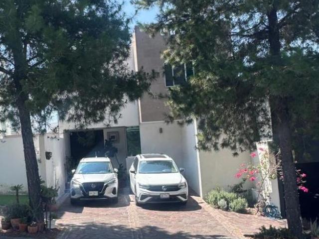 RENTA CASA EN FRACCIONAMIENTO BARRANCA DEL REFUGIO