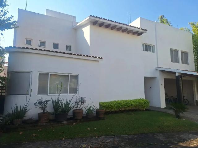 Renta casa en Fraccionamiento Kloster Sumiya, Juitepec, Morelos con vigilancia 24 x 24