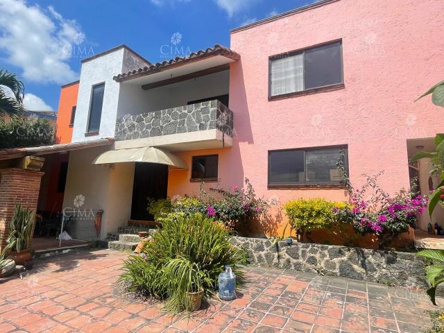 Renta casa en Fraccionamiento lomas Tetela, Cuernavaca R194
