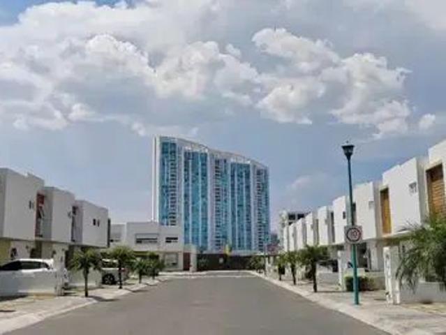Renta Casa En Juriquilla Privada Alberca Seguridad