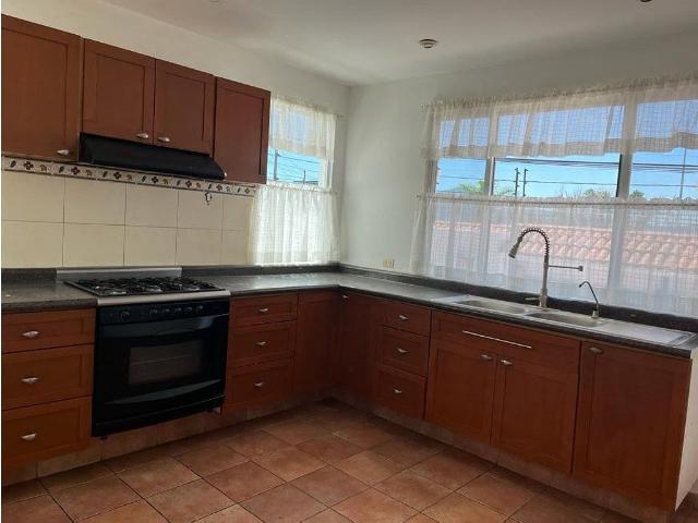 RENTA CASA EN LOMA DORADA