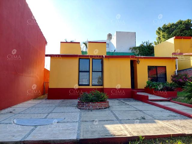 Renta casa en Lomas Tetela R141