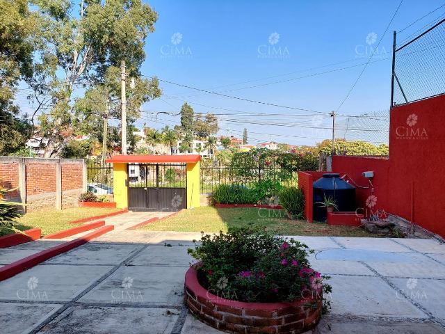 Renta casa en Lomas Tetela R141