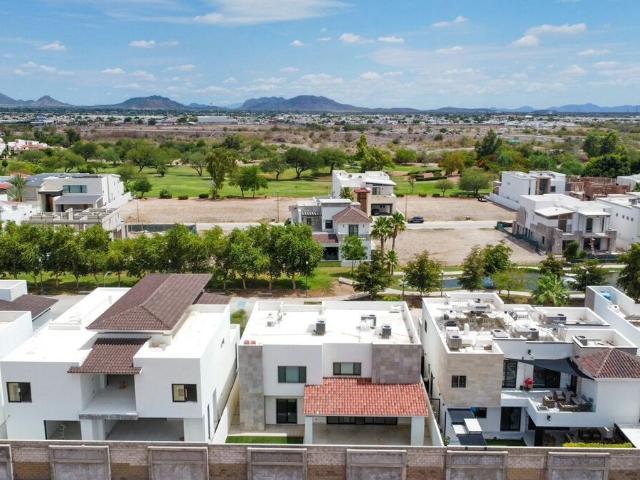 RENTA CASA EN LOS LAGOS RESIDENCIAL