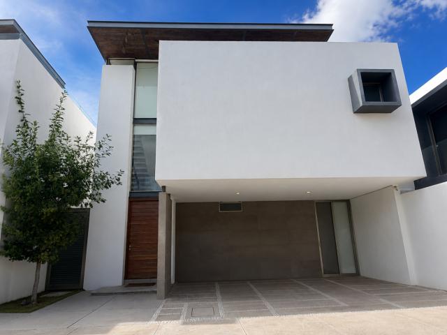 RENTA CASA EN PUNTA DEL CIELO