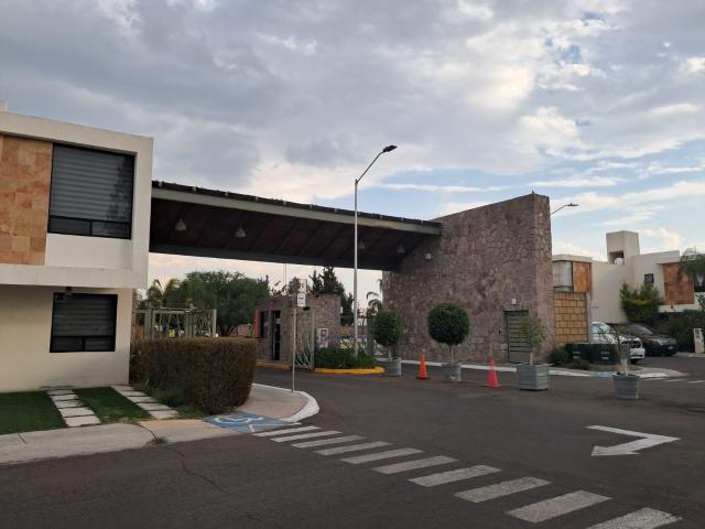 RENTA CASA EN PRIVADA SONTERRA