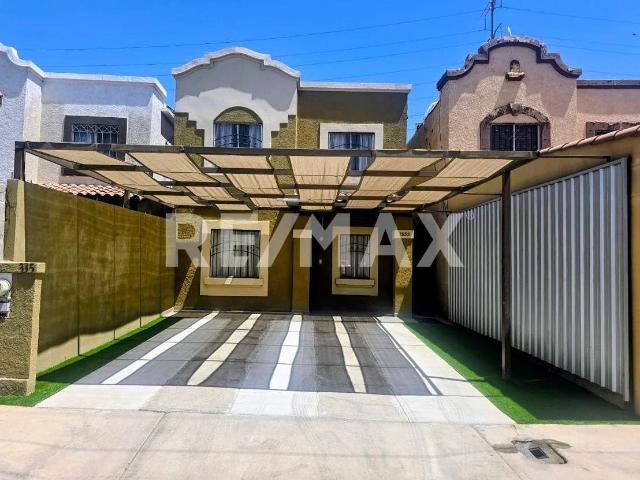 RENTA CASA EN RESIDENCIAL VENECIA