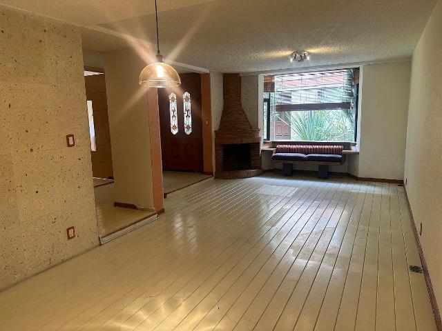 RENTA CASA EN SAN JERÓNIMO LÍDICE CON JARDÍN COMUNITARIO