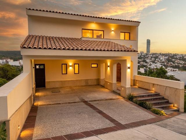 RENTA CASA EN ZANDA RESIDENCIAL AL NORTE DE LA CIUDAD