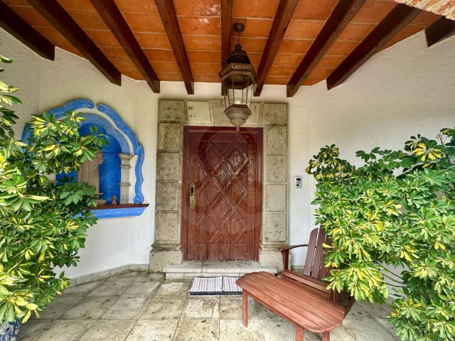 Renta Casa Estilo Mexicano Club de Golf Los Encinos ? 800 m? de Jard?n, 4 recamaras