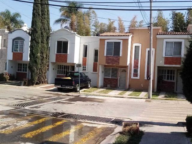 Renta Casa Fraccionamiento 3 pinos