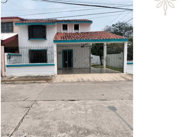 RENTA Casa Garaje p/2Autos 3 Recámaras Valle Marino