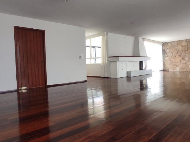 Renta Casa Lomas de Reforma. Calle Cerrada en un solo nivel, 380 m2 C