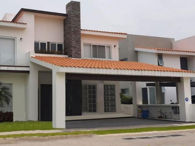 Renta Casa Paraíso Country Club, E. Zapata