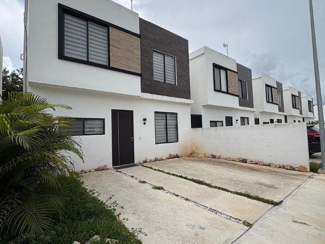 RENTA CASA PRIV. IDILIA CONKAL
