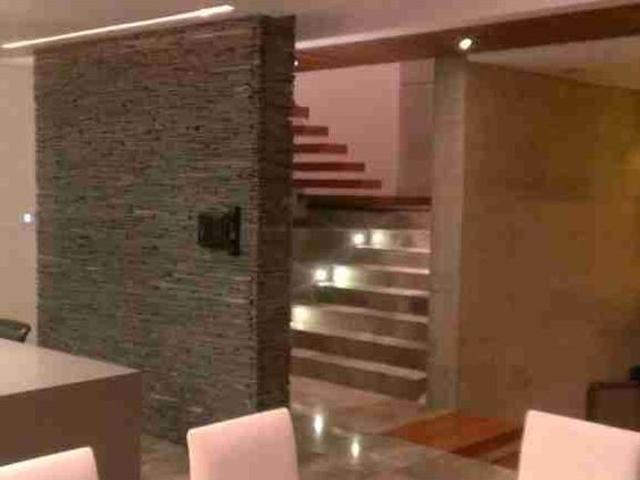 RENTA CASA semi AMUEBLADA en Colinas del Bosque ll, Condominio de OPORTUNIDAD! $30,000