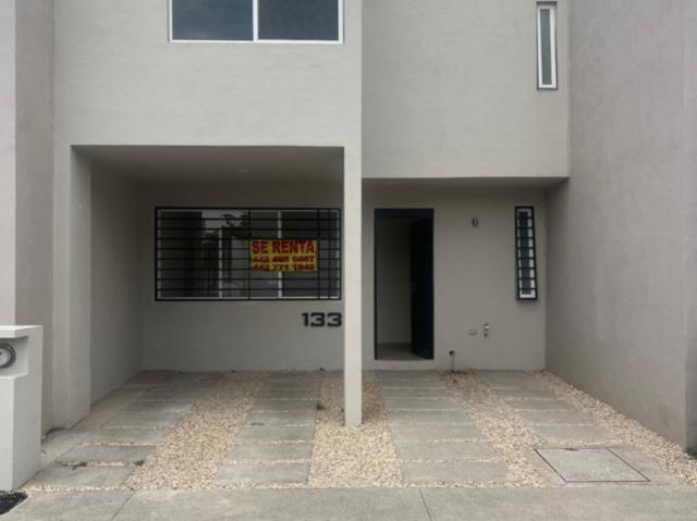 Renta Casa Semi Nueva en Punta Misión La Joya, Querétaro, Cerca de Servicios Clave