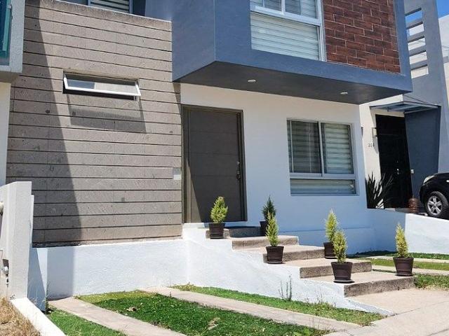 RENTA CASA SEMIAMUEBLADA EN SENDEROS DE MONTEVERDE TLAJOMULCO