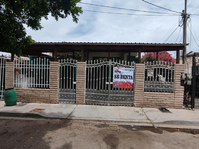 RENTA CASA SEMIAMUEBLADA Y RECIEN REMODELADA