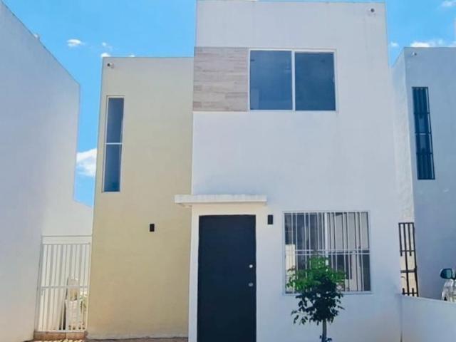 Renta Casa sin Muebles en Fracc. Amaneceres kanasin