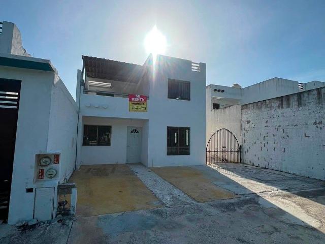 Renta casa sobre avenida las Américas