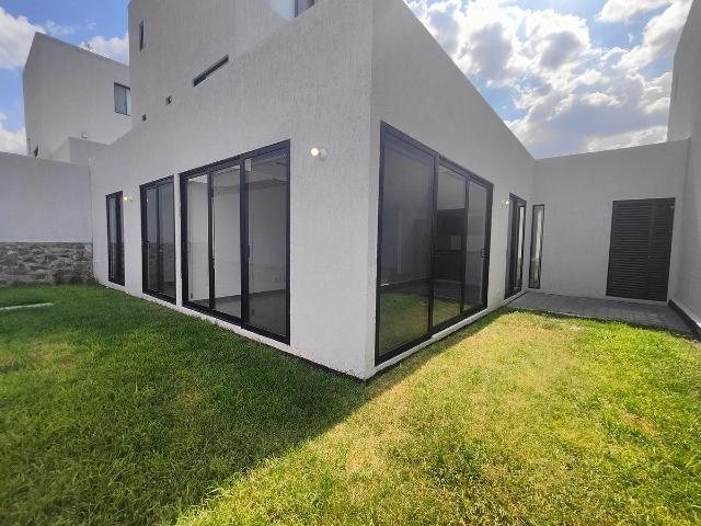 Renta Casa Town House planta baja