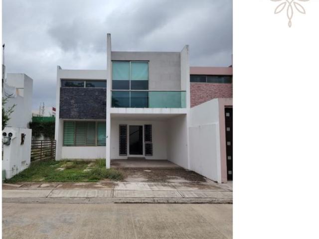 RENTA. CASA TRES RECAMARAS GARAGE PARA DOS AUTOS FRACC. PALMIRA
