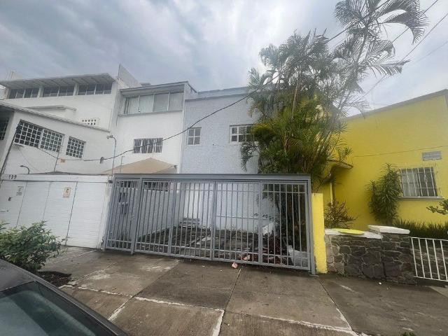 RENTA CASA U OFICINA A MEDIA CUADRA DE LA MINERVA