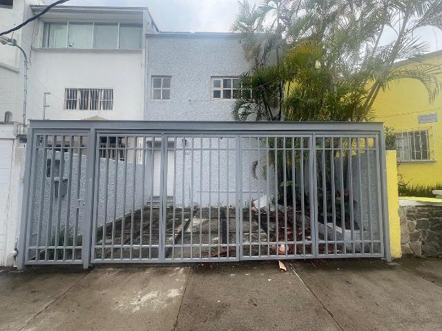 RENTA CASA U OFICINA A MEDIA CUADRA DE LA MINERVA