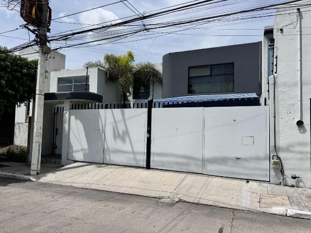 RENTA CASA U OFICINA EN LOMAS DE QUERETARO