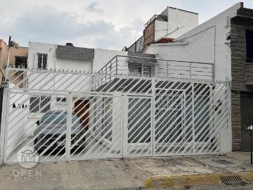 RENTA CASA VALLE DORADO, TLALNEPANTLA CALLE CERRADA