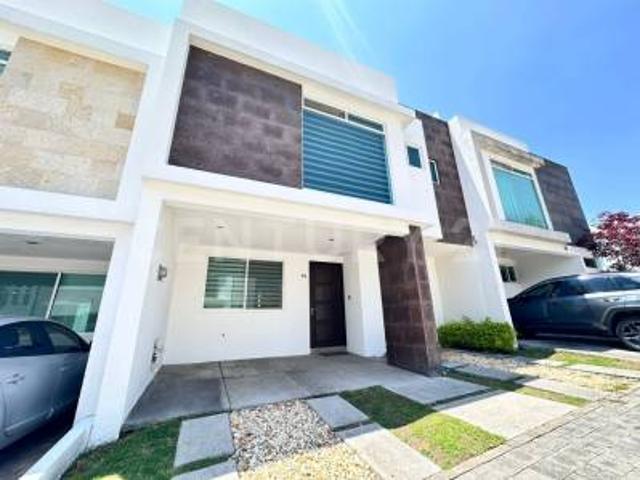 RENTA CASA 4 RECÁMARAS EN PARQUE CAPELLANIA,LOMAS ANGELÓPOLIS,PUE SIN AMUEBLAR