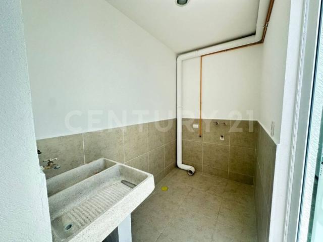 RENTA CASA 4 RECÁMARAS EN PARQUE CAPELLANIA,LOMAS ANGELÓPOLIS,PUE SIN AMUEBLAR