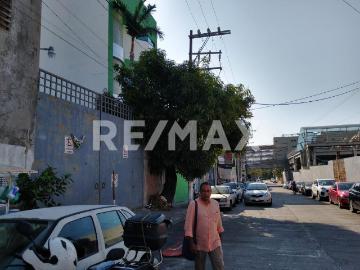 Renta de Terreno Comercial en Acapulco: 300 $m^2$ junto a Tránsito Municipal Cerca de Av. Cuauhtémoc y Central Papagayo