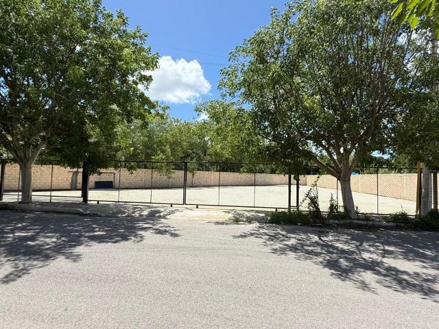 Renta de Terreno de 856 m2 en Colonia Maya
