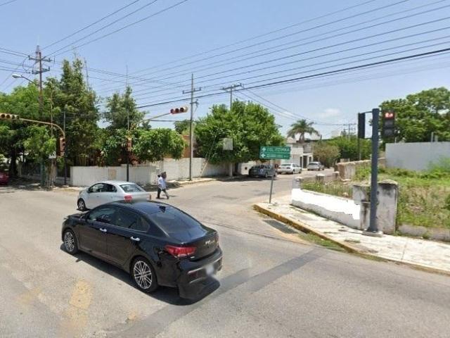 RENTA DE TERRENO EN ESQUINA EN AV. TRANSITADA EN EL CENTRO