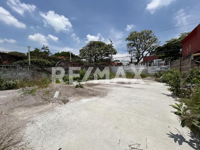 Renta de terreno sobre Avenida Díaz Ordaz, Cuernavaca, Morelos. Clave 5833
