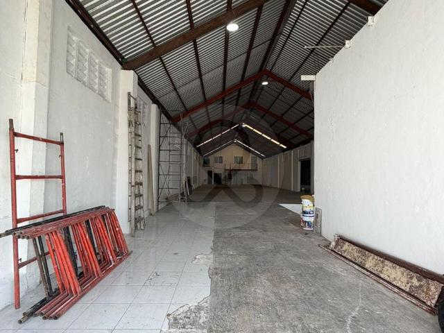 Renta de Bodega Comercial en Chichi Suarez