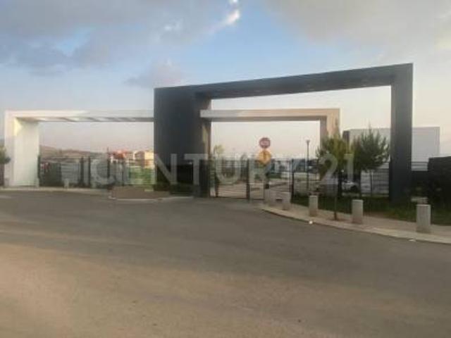 Renta de casa nueva en condominio a 15 minutos del tren interurbano