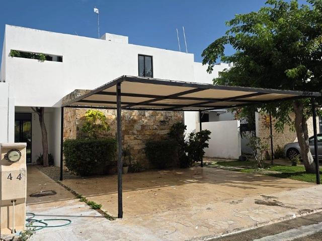 Renta de Casa Amplia en Privada Conkal