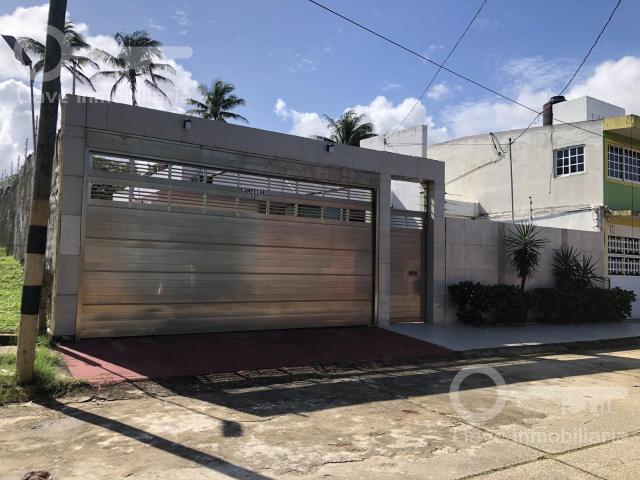 Renta de Casa Amueblada con 4 habitaciones en calle Campeche, Col. Petrolera, Coatzacoalcos, Ver