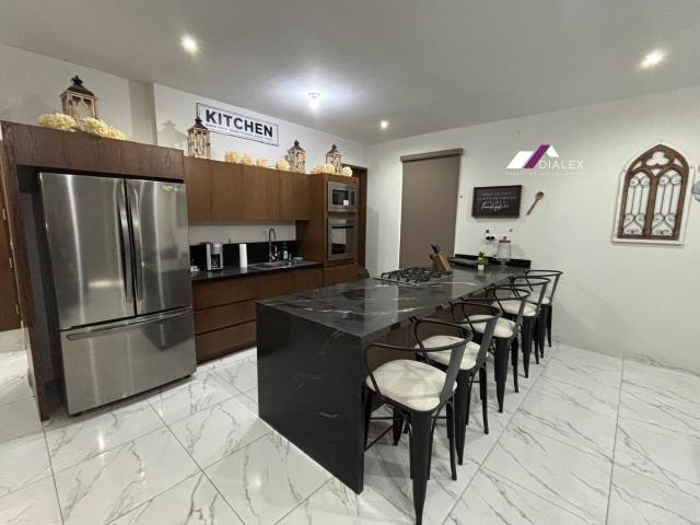 RENTA de Casa AMUEBLADA de 3 Niveles con ROOF GARDEN en CUMBRES ELITE PREMIER, SECTOR OLIMPO