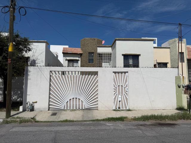 RENTA DE CASA COMPLETAMENTE AMUEBLADA FRACC LOMAS UNIVERSIDAD