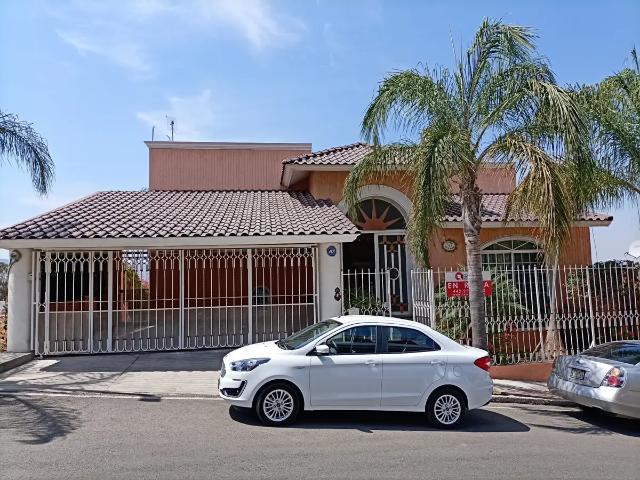 RENTA DE CASA CON 3 RECAMARAS EN LOMA DORADA QRO RC38