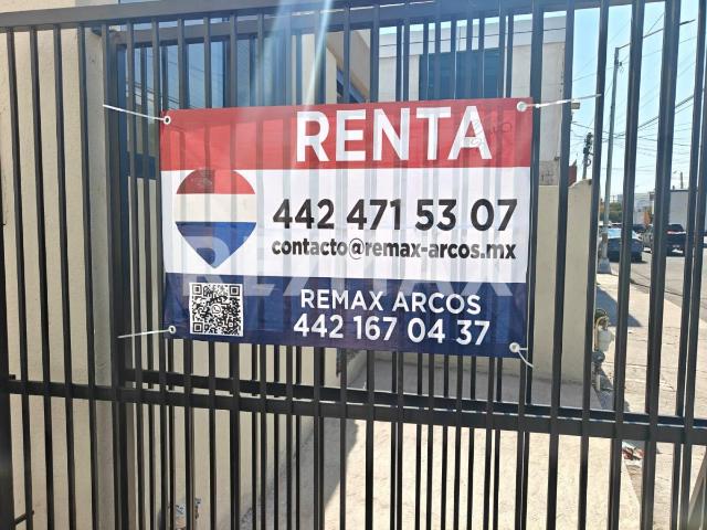 Renta de casa con uso de suelo comercial en el Retablo